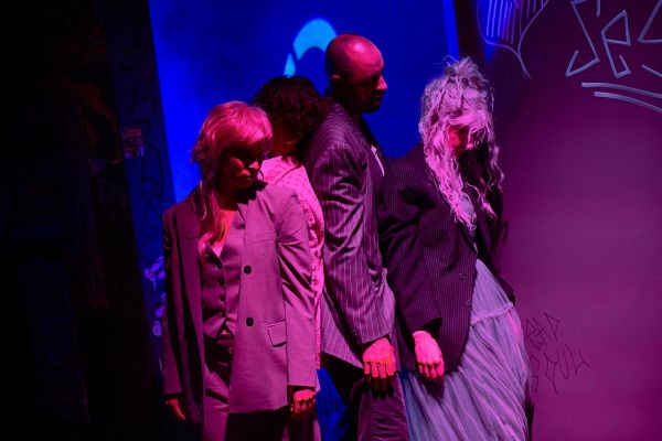 In Schwebe-In Limbo_Theater an der Glocksee_©Leona Ohsiek-15.JPG