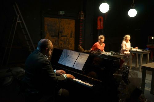 achdasmeer_buehne_02.jpg