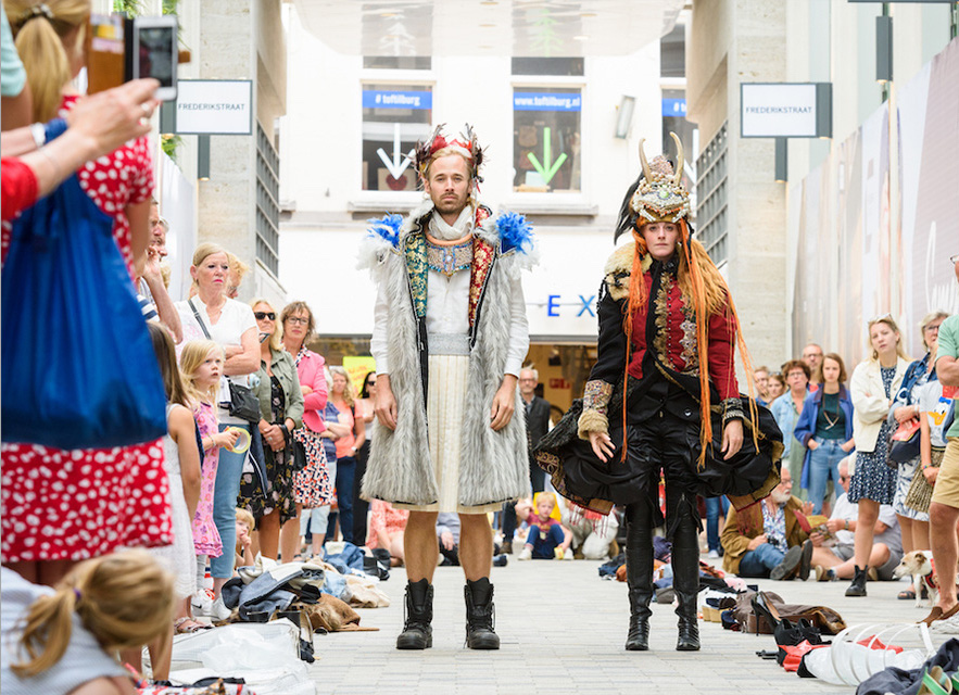 kfstag_pan_catwalk_zwermers_1_c_jostijn_ligtvoet_web.jpg